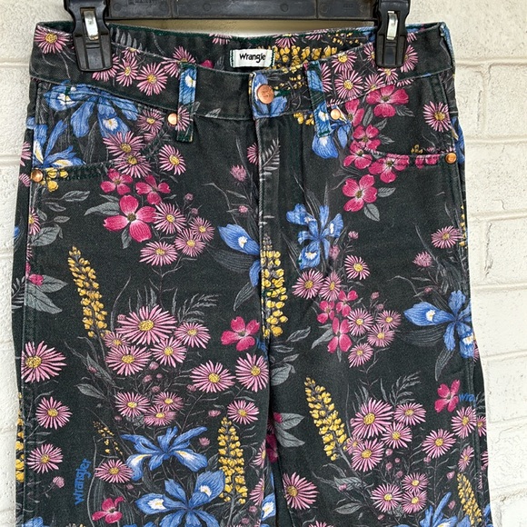 Wrangler Wanderer 622 Printed High-Rise Jeans in Collage Forage - Picture 3 of 11